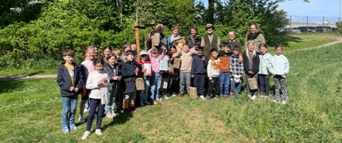 Nistbau-Workshop an der Albert-Schweitzer-Schule: Kleine Hände für Wildbienen aktiv