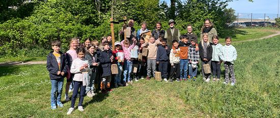 Nistbau-Workshop an der Albert-Schweitzer-Schule: Kleine Hände für Wildbienen aktiv